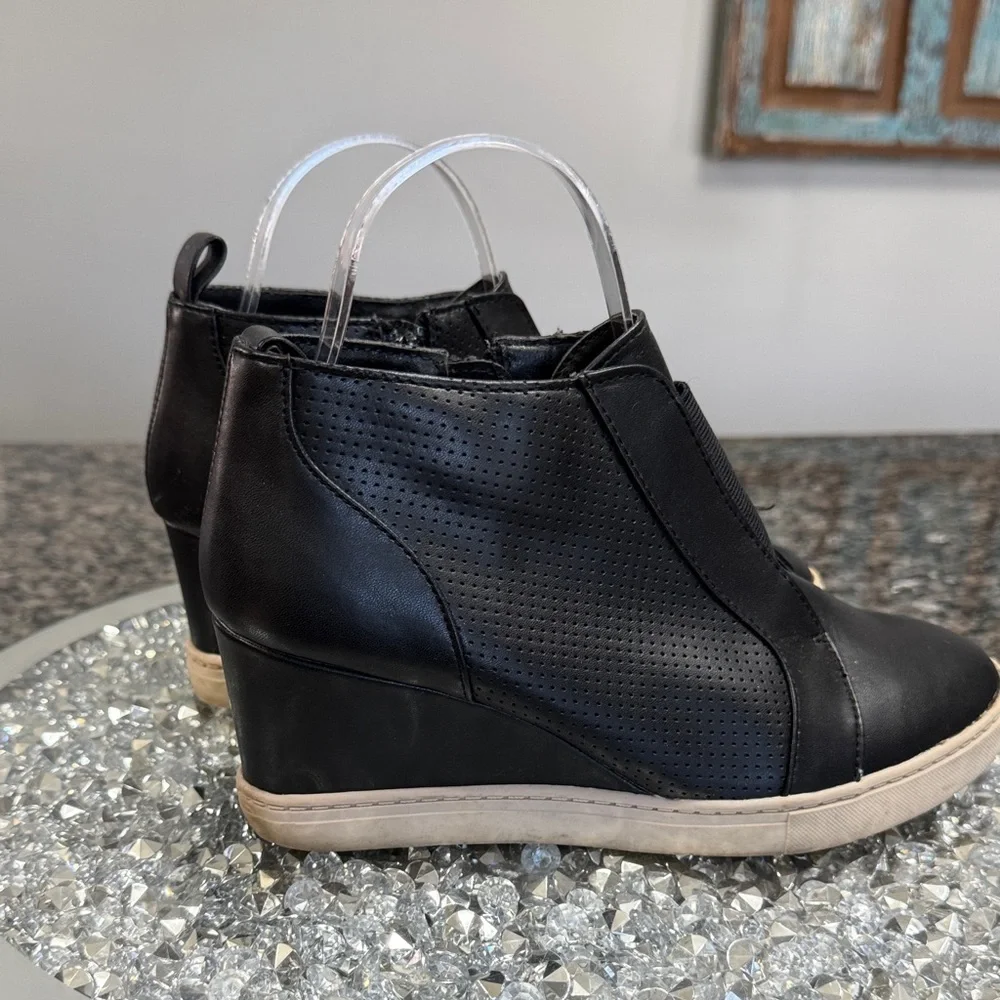 a new day Black Perforated Wedges 7.5